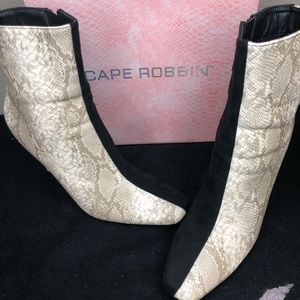 Fashion Nova: Cape Robbin: Switched Up Heeled Boot